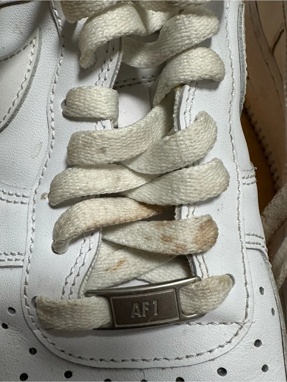 Men’s Nike Air Force AF1 Size 9.5 Swoosh Leather Shoe Sneaker Triple White Low